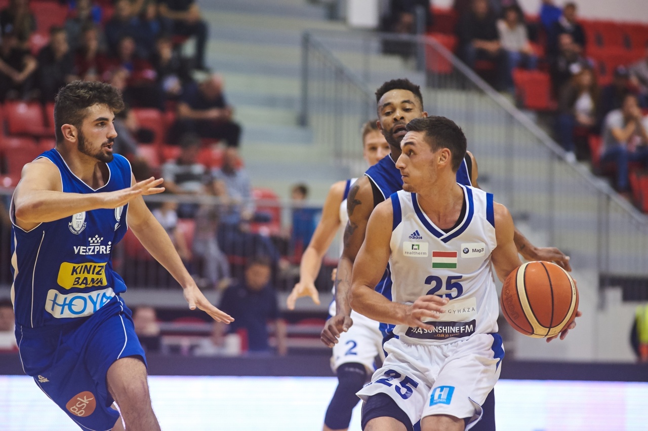 Előny a Cápáknál - nyerte a negyeddöntő első meccsét a Blue Sharks