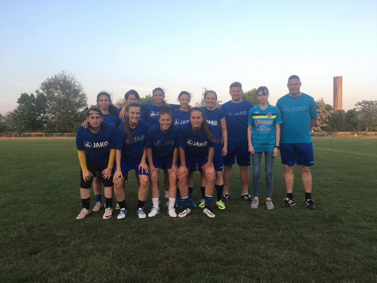 Mosolyt az arca - egy kislány napját varázsolta szebbé a Szpari női csapata