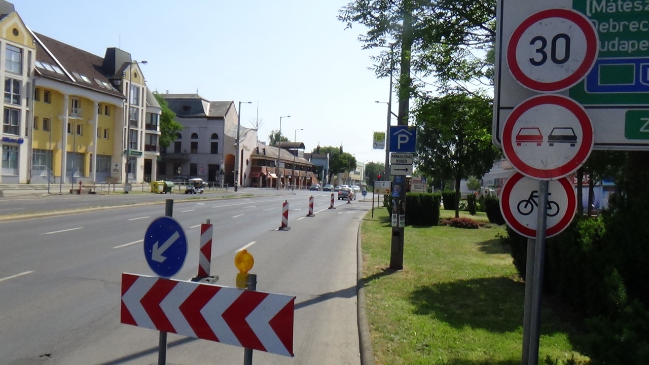 Forgalmi rend változás lépett életbe a Vay Ádám körúton a Korzó üzletháznál