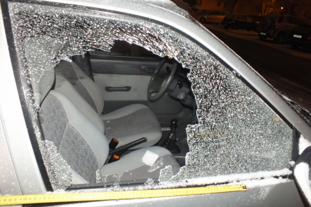 Lezárt ügy – 14 gépkocsit tört fel Nyíregyházán