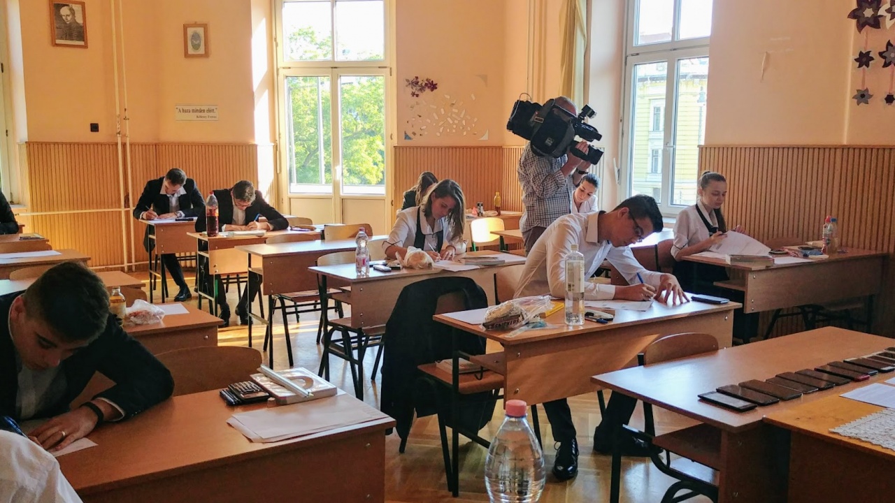 A nagy mumussal, a matek érettségivel küzdöttek ma a diákok