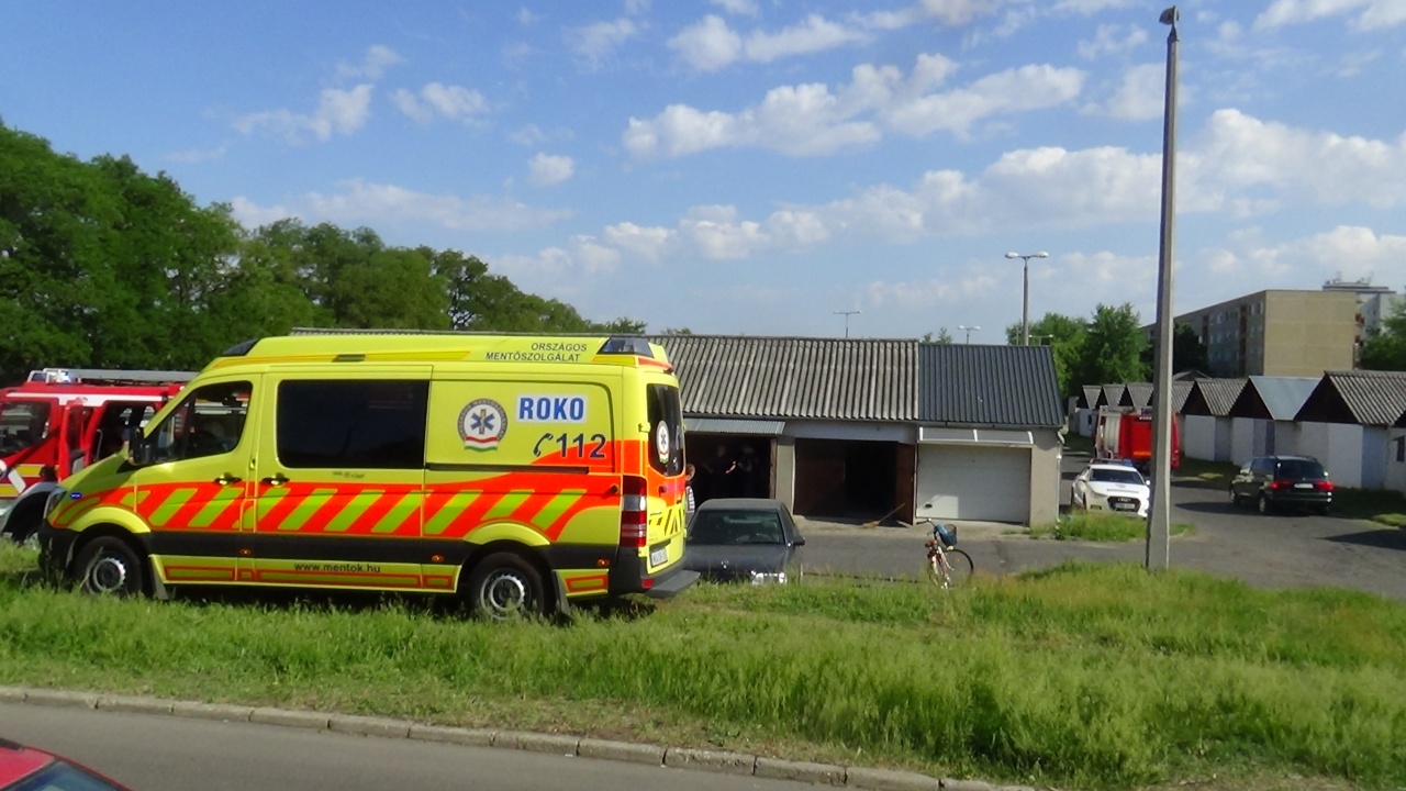 Örökösföldi garázsban kigyulladt tűzhelyhez riasztották a tűzoltókat