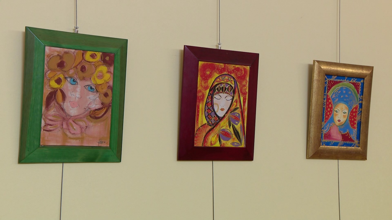 Irkák, firkák, matériák – Farkas T. Éva kiállítása a könyvtárban