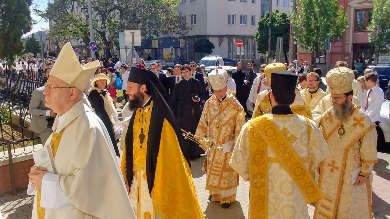 Örvendeznek a görögkatolikusok – Püspökké szentelték Szocska A. Ábelt