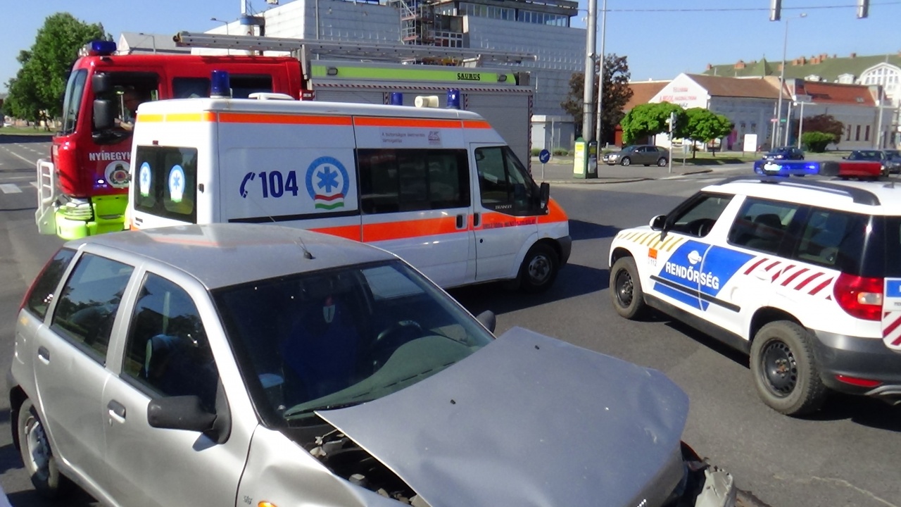 Baleset történt a Mártírok terénél