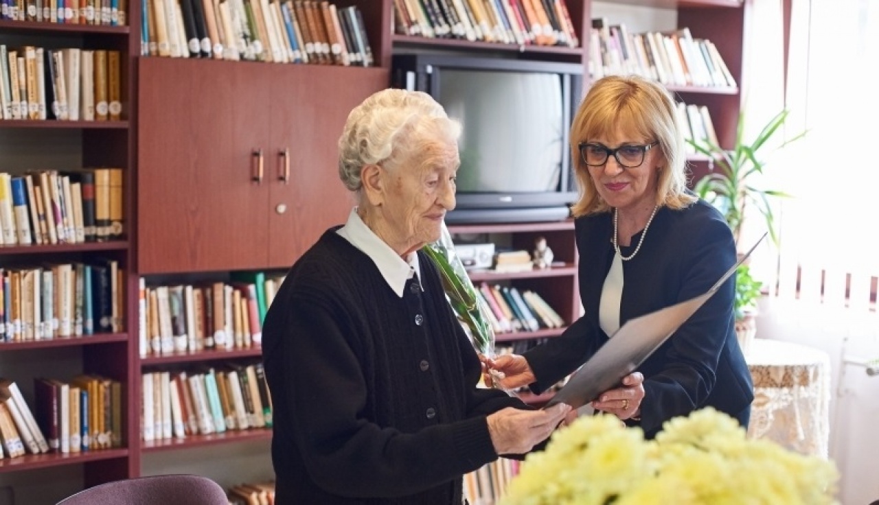 Városunk szépkorú polgárát, Péter Jolánt köszöntötték 90. születésnapja alkalmából