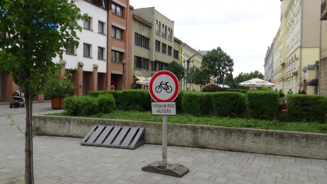 Tilos kerékpárral behajtani a Kossuth térre a Városnapok és Szelektív Szombat ideje alatt