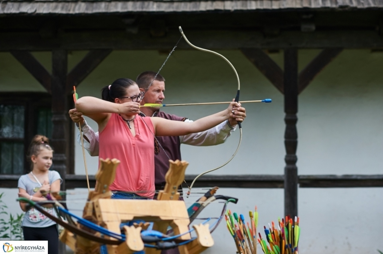 Pünkösdöltek a Múzeumfaluban