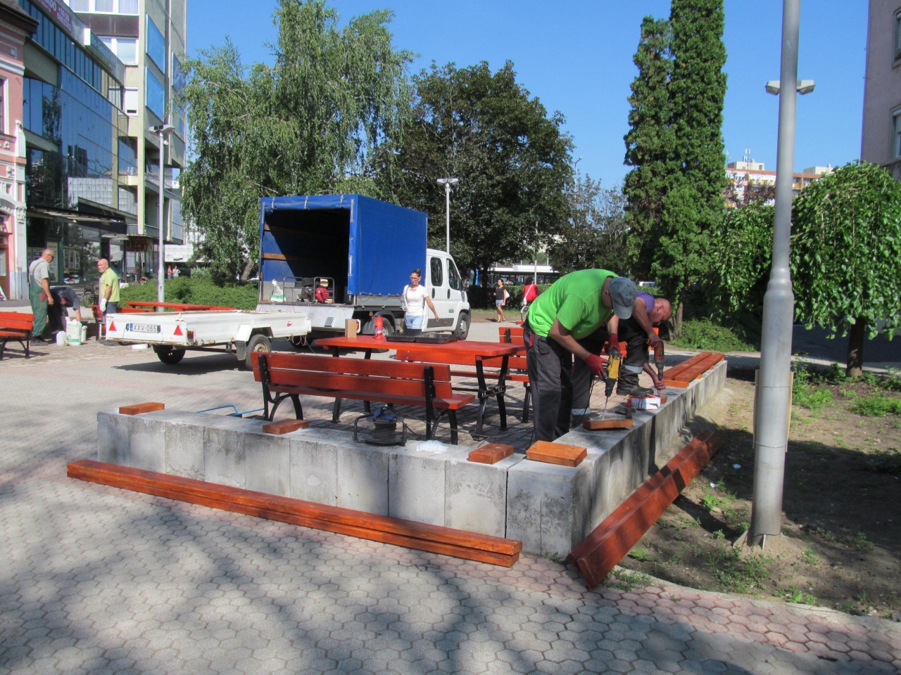 Újabb pihenőhelyek készülnek a belvárosban, hétvégén a piknikkosár se maradjon otthon!