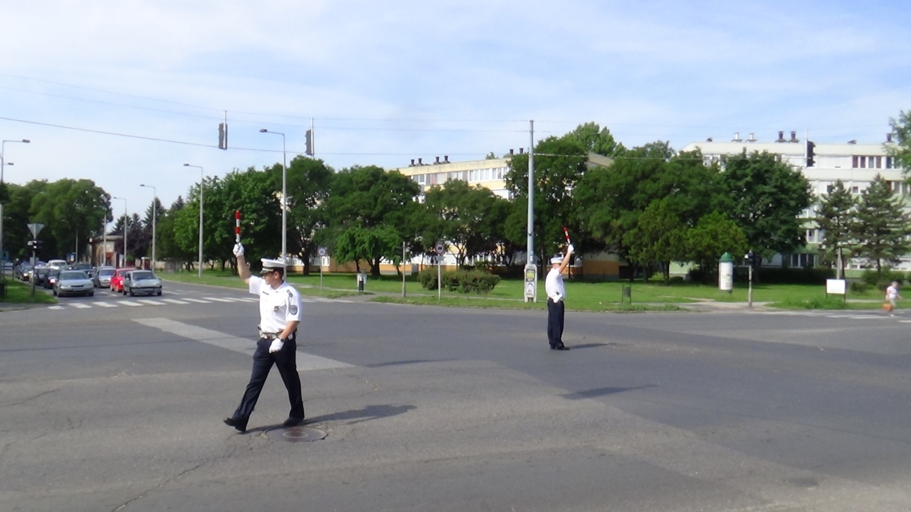 Forgalomirányító versenyre készülnek a nyíregyházi rendőrök, figyelmesen közlekedjenek!