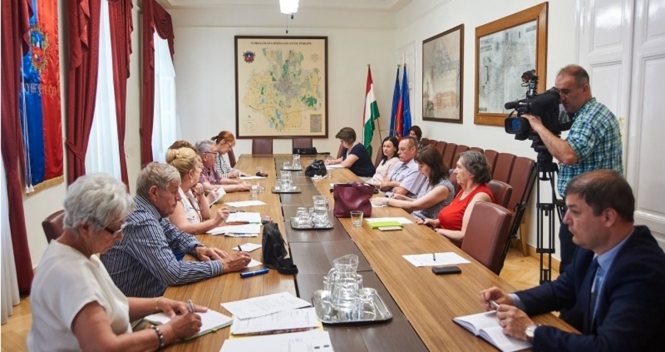 Idősügyi Tanács – Informatika, egészség és fürdőzés a fókuszban