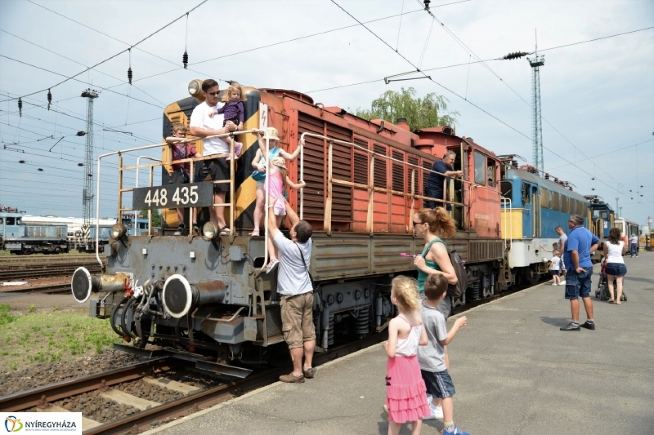 Kis- és nagymozdonyok testközelből