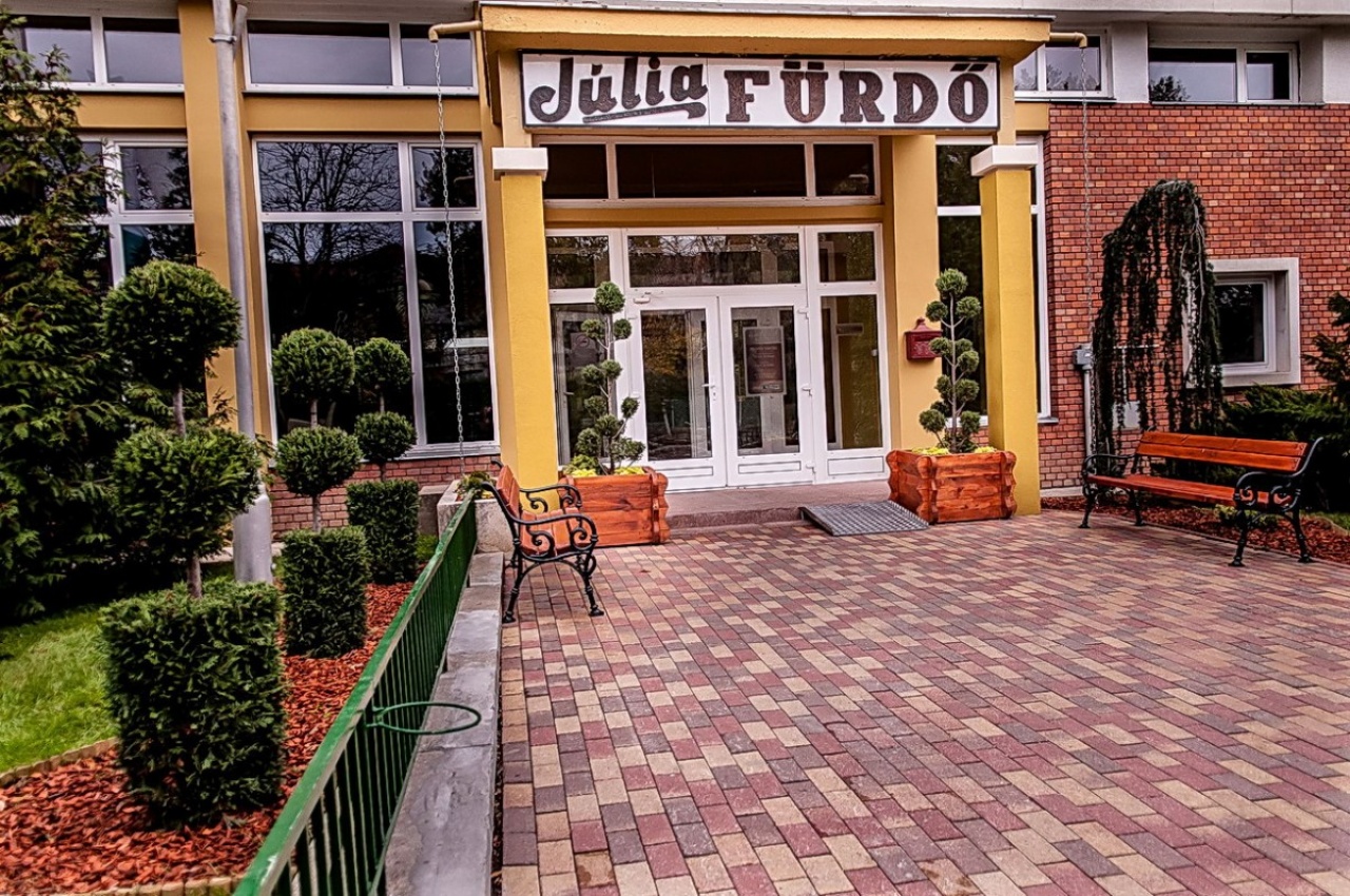 Nyit a Tófürdő, átmenetileg bezár a Júlia