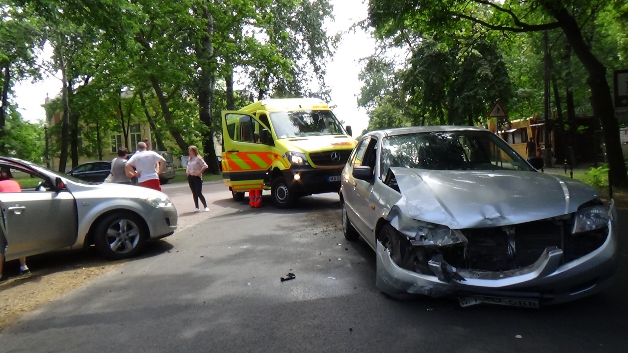 Két személy sérült meg abban a balesetben, ami szombat délután történt Sóstón