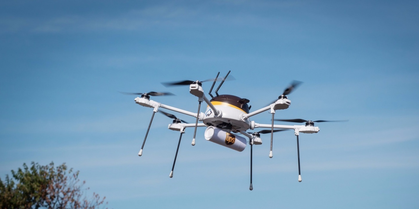 Akár drónokat is bevetne a mentőszolgálat az utcai rosszullétekhez