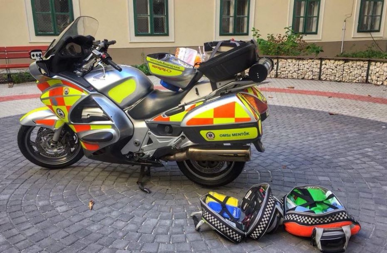 Ellátás közben lophatták meg a mentőmotorost