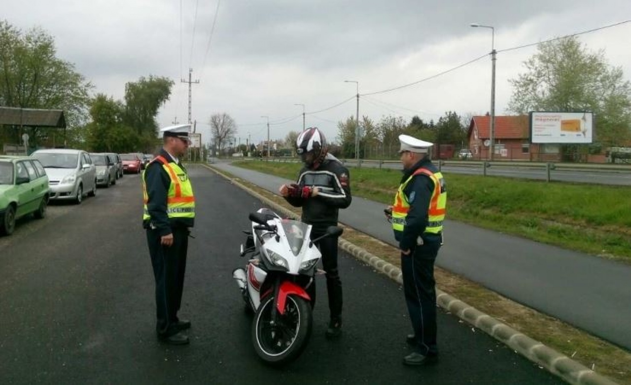 Motorosokat ellenőriztek