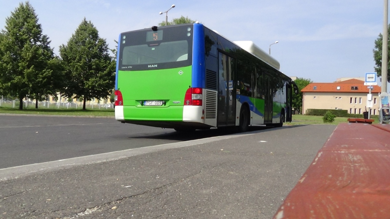 Buszmegállót rongáltak Örökösföldön – Szemtanúk jelentkezését várják