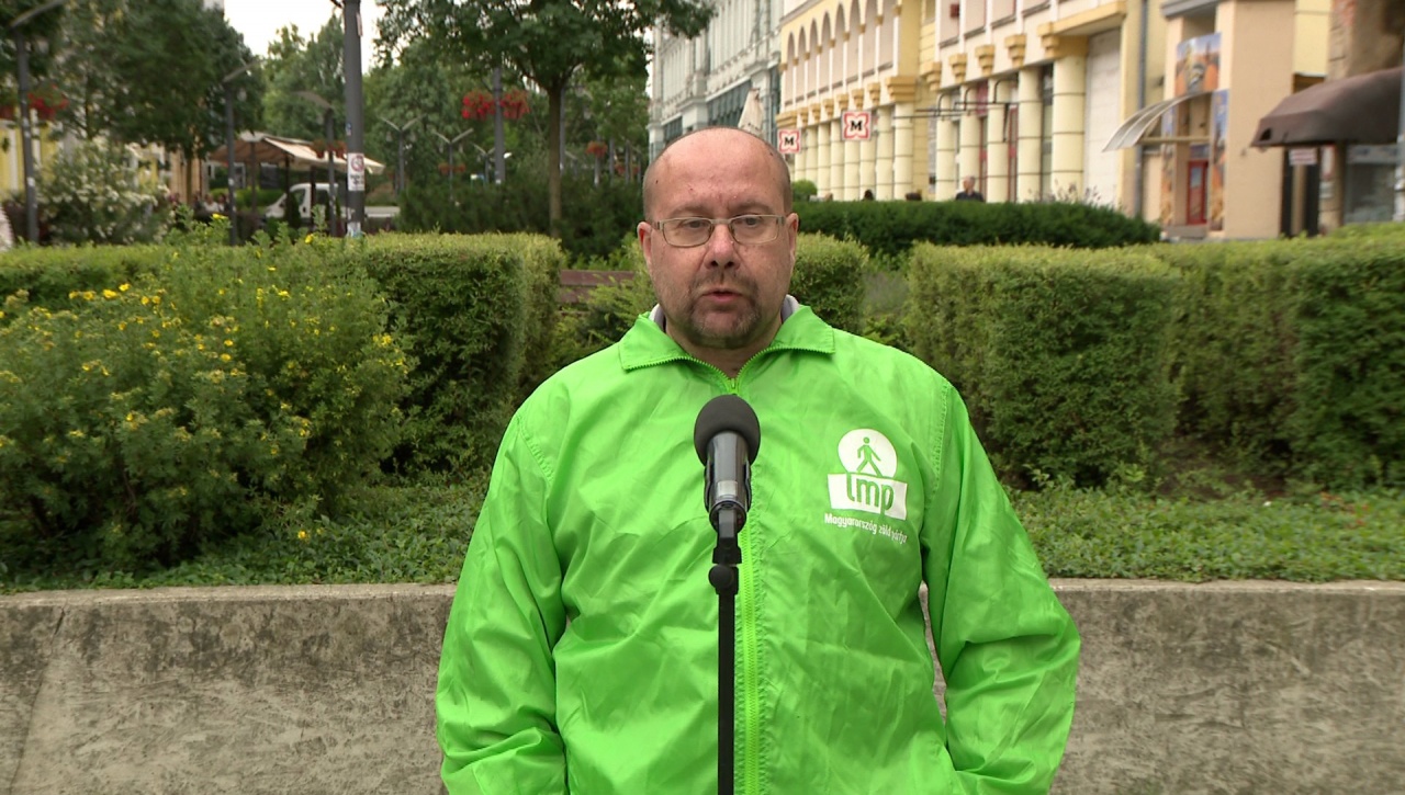 A hajléktalanok társadalomba való visszaillesztésére kellene törekedni az LMP szerint