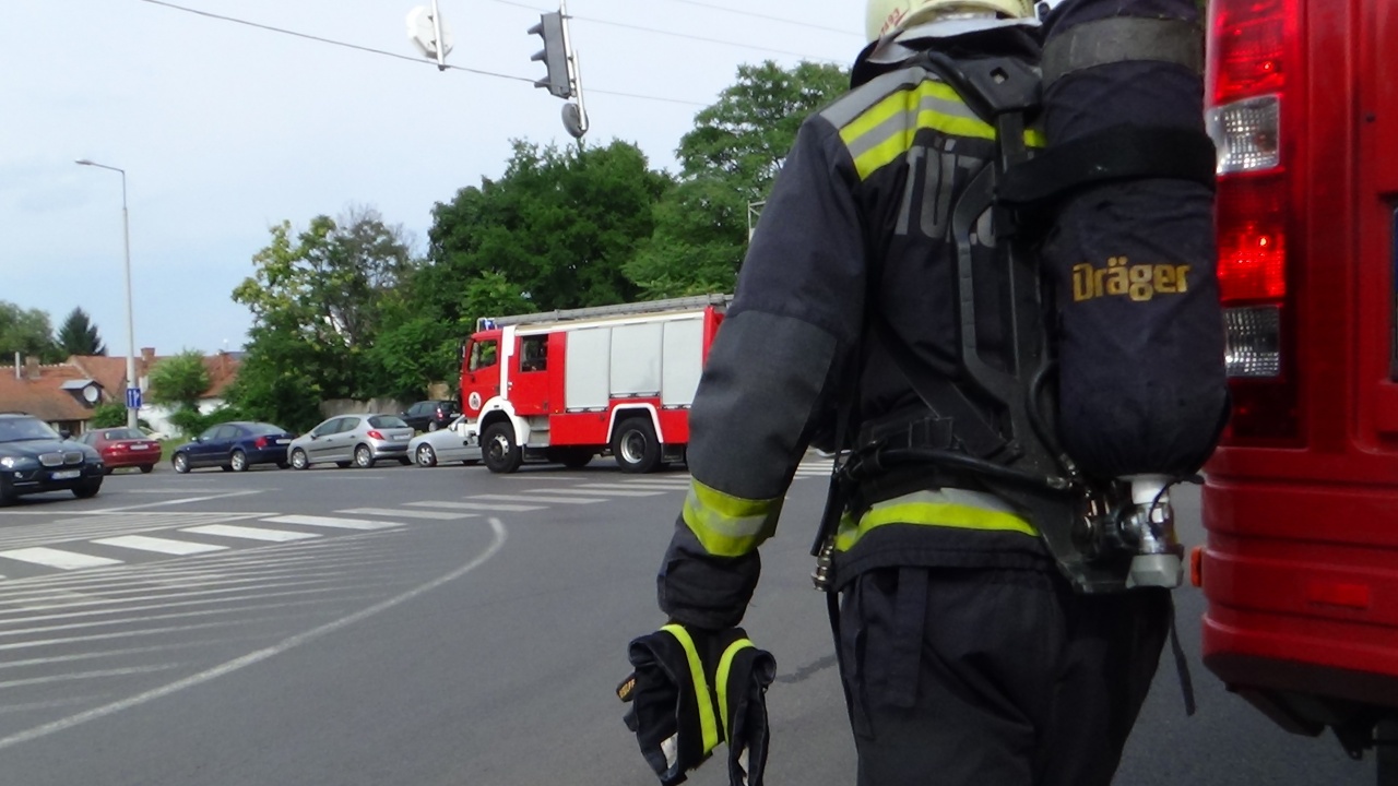 Égett a tető – A Szent István utcába riasztották a tűzoltókat