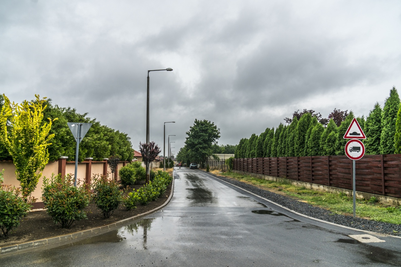 Föld és aszfalt mezsgyéjén a Mezsgye utca