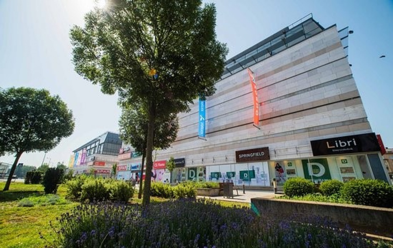 Júliusra kész a felújított Korzó mélygarázs