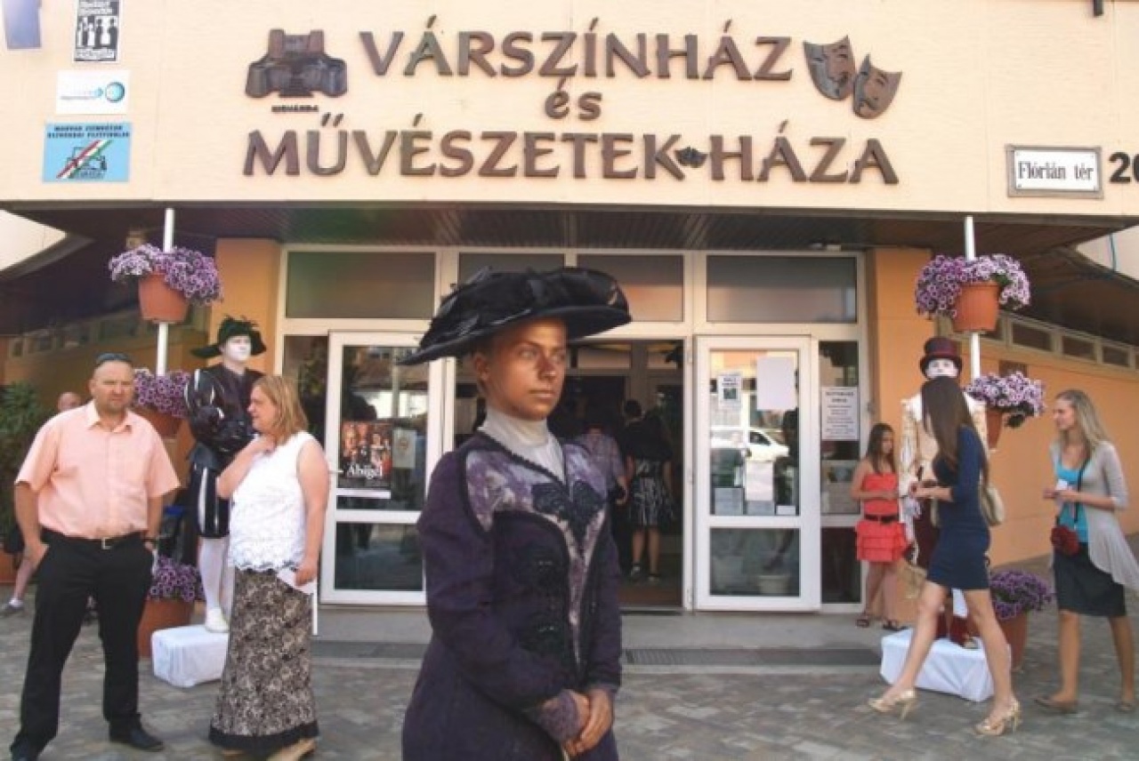 Idén harmincadik alkalommal találkoznak a magyar színházak Kisvárdán