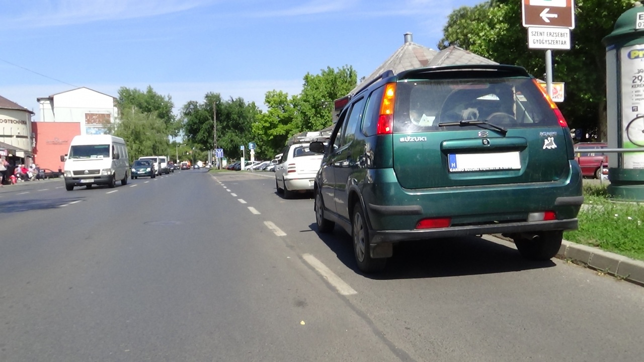 Karambol a kórháznál – Közel volt a segítség, de szerencsére nem kellett mentőt hívni!