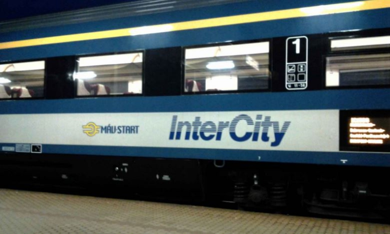 Pályafelújítások és menetrendi módosítások