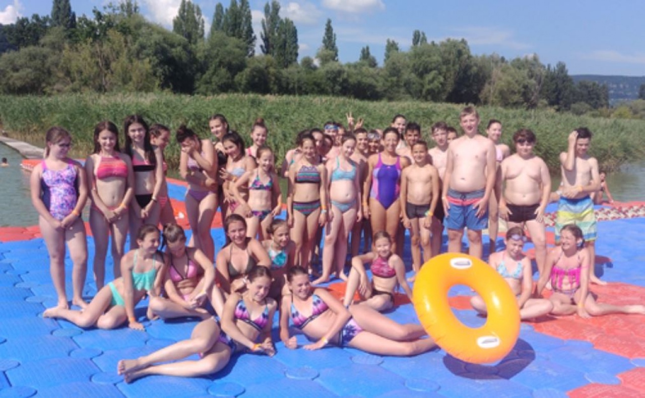 Megérkezett az első balatoni üdvözlet Szigligetrõl