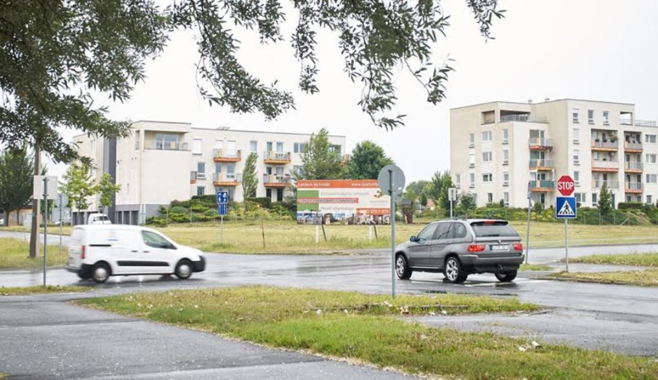 Újabb utaknál jelennek meg a munkagépek