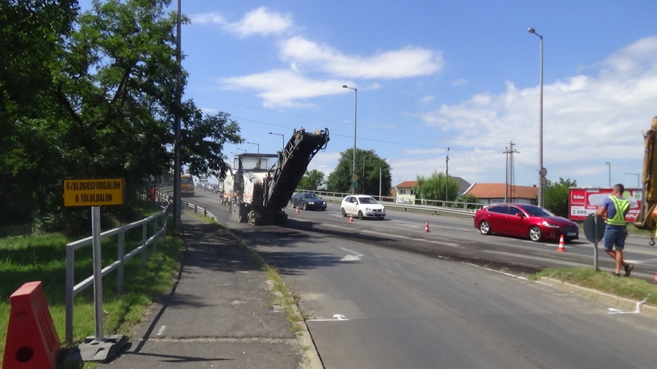 Hamarosan még simább lesz az út Debrecen felé – Aszfaltozzák a felüljárót!