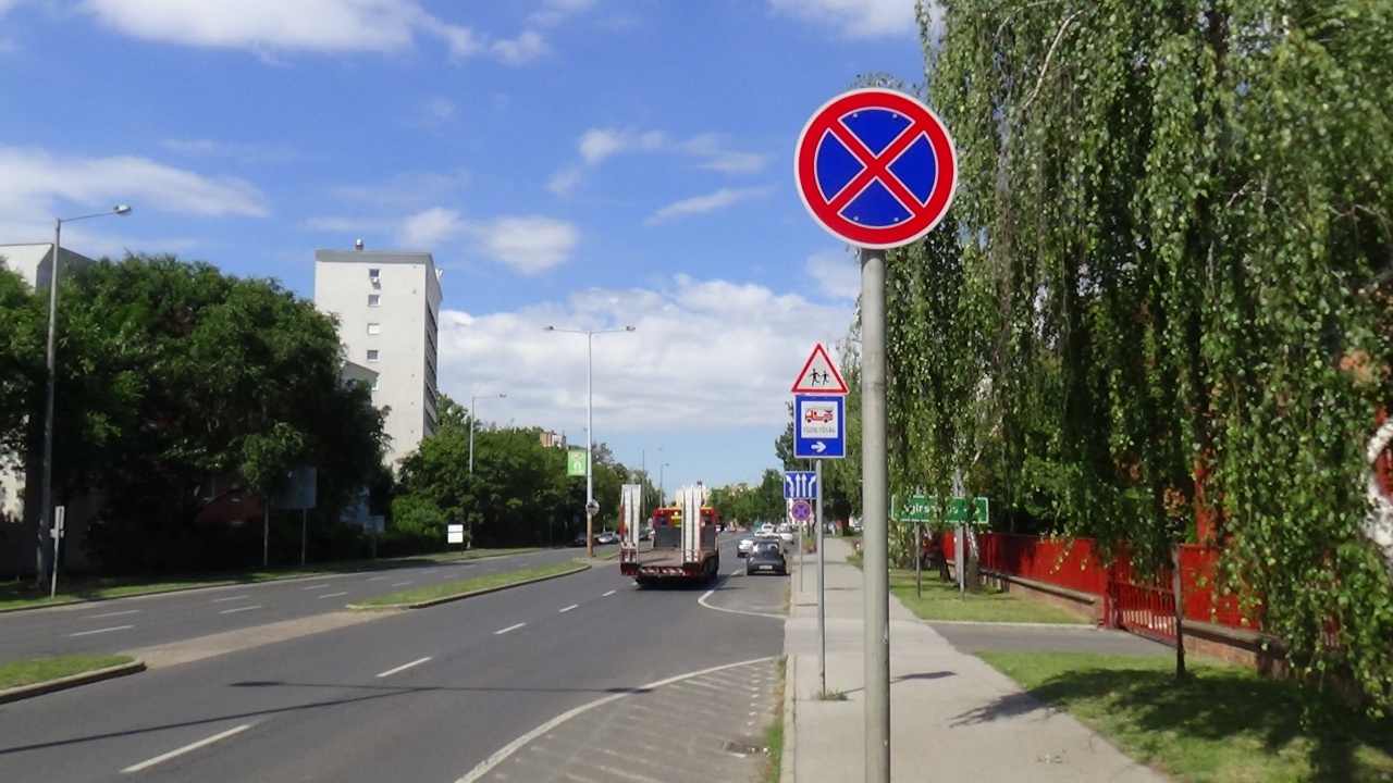 Változott a forgalmi rend az Erdő soron, íme a pontos helyszín, hol nem állhatunk meg!