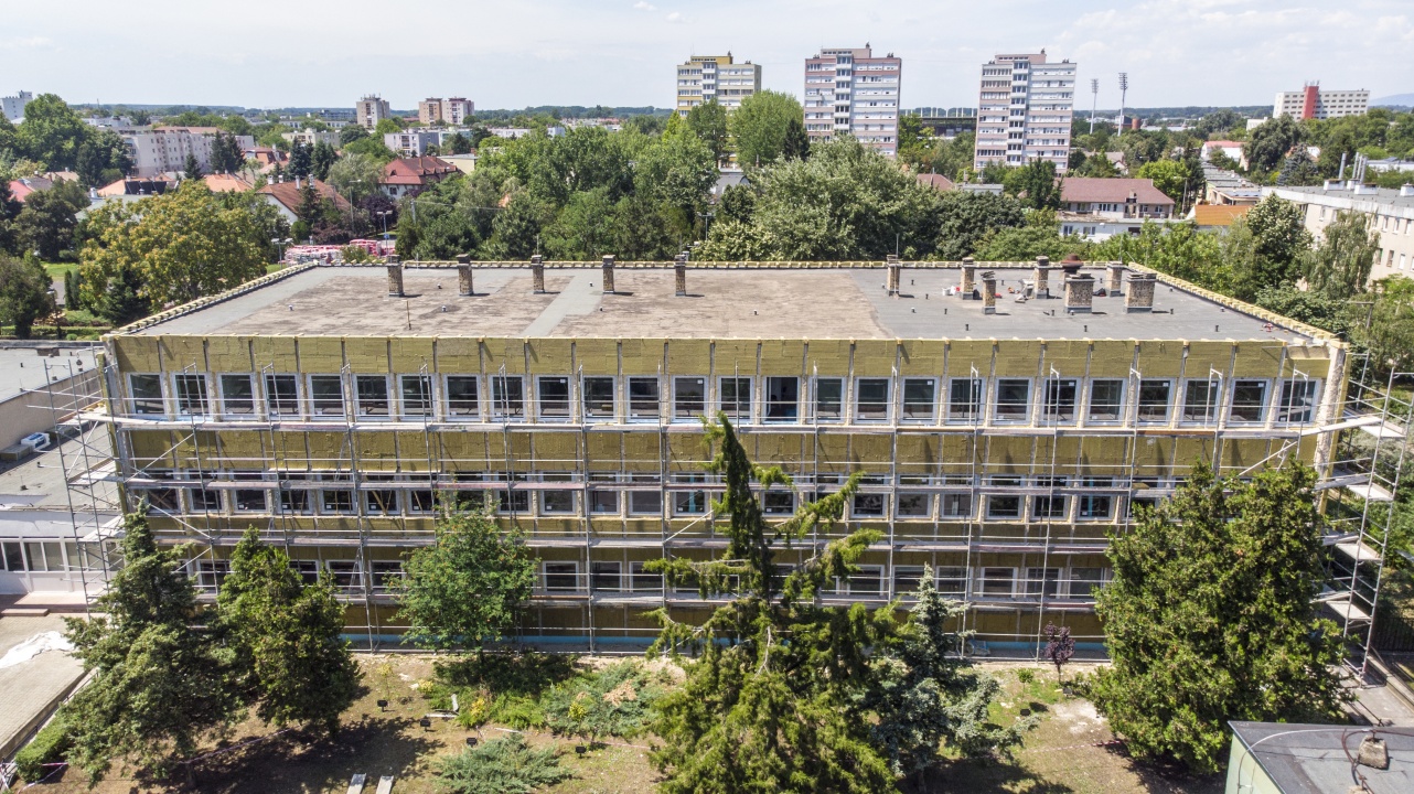 Látványos megújulásra számíthatnak a Sipkay diákjai és dolgozói, javában zajlik a munka