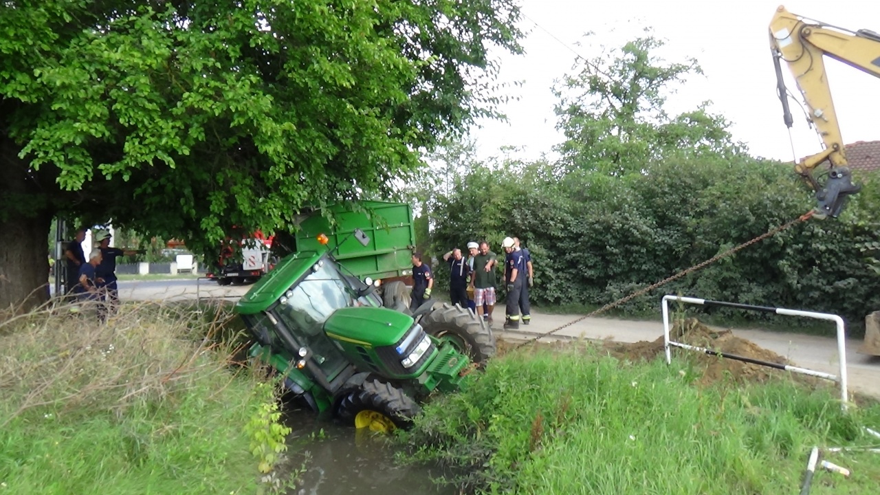 Ez az árok még egy traktornak is mély volt!