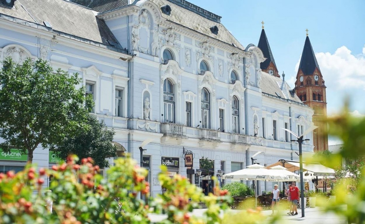 Új középületeink legjava is érték