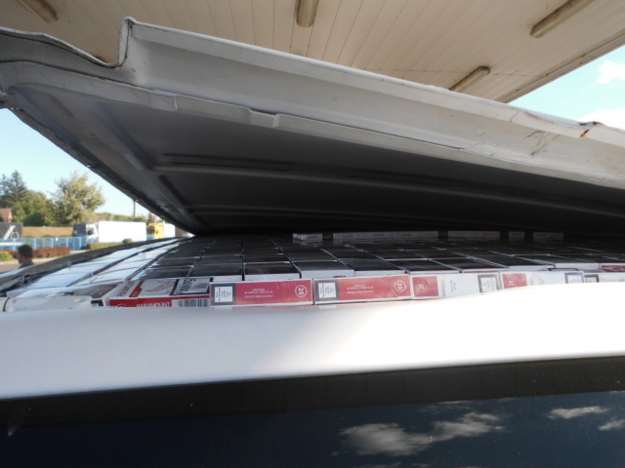 Gyalog távozott a csempész a határról – Hétszáz doboz cigivel próbált bejutni az országba