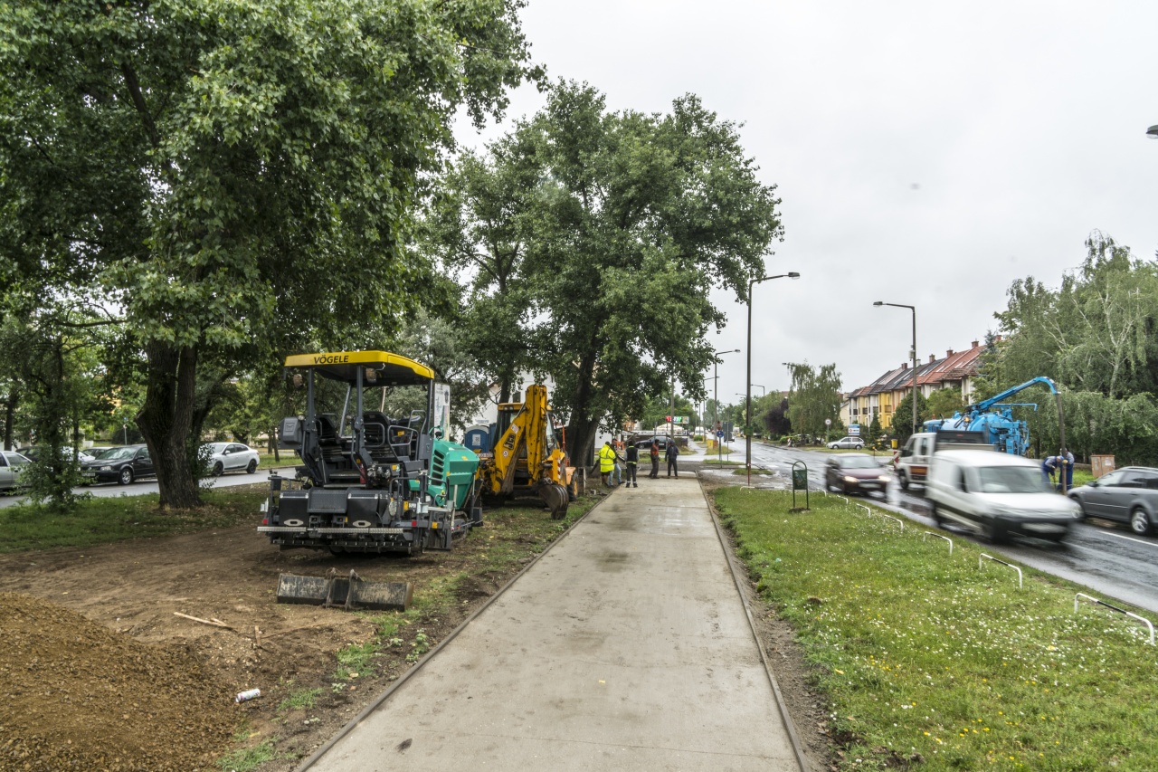 A Korányin a járda is megújul – Megkönnyíti a mindennapokat a fejlesztés? Megkérdeztük!
