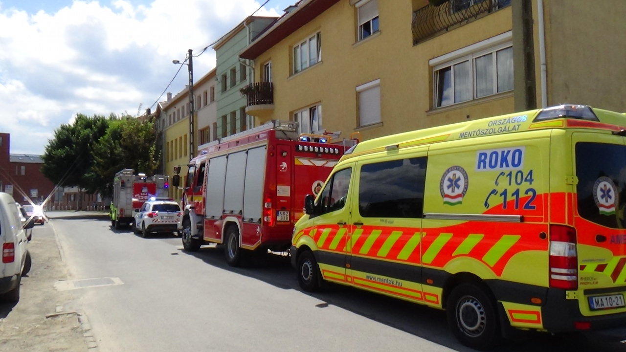 Három gyermeket és egy felnőttet szállítottak kórházba szén-monoxid mérgezés gyanújával