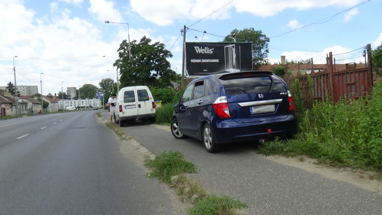 Baleset az Orosi úton – Figyelmetlen sávváltás okozta a karambolt, jelentős az anyagi kár