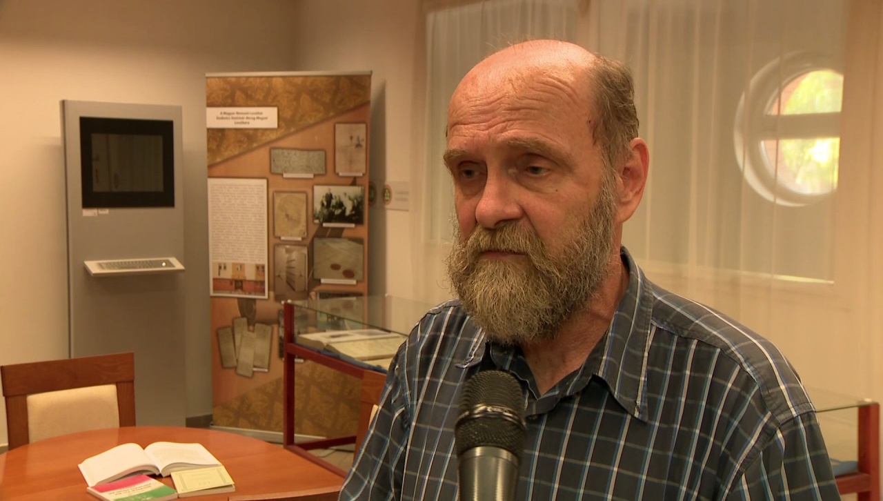 Kitüntetett levéltáros – Elismerést vehetett át Dr. Galambos Sándor 