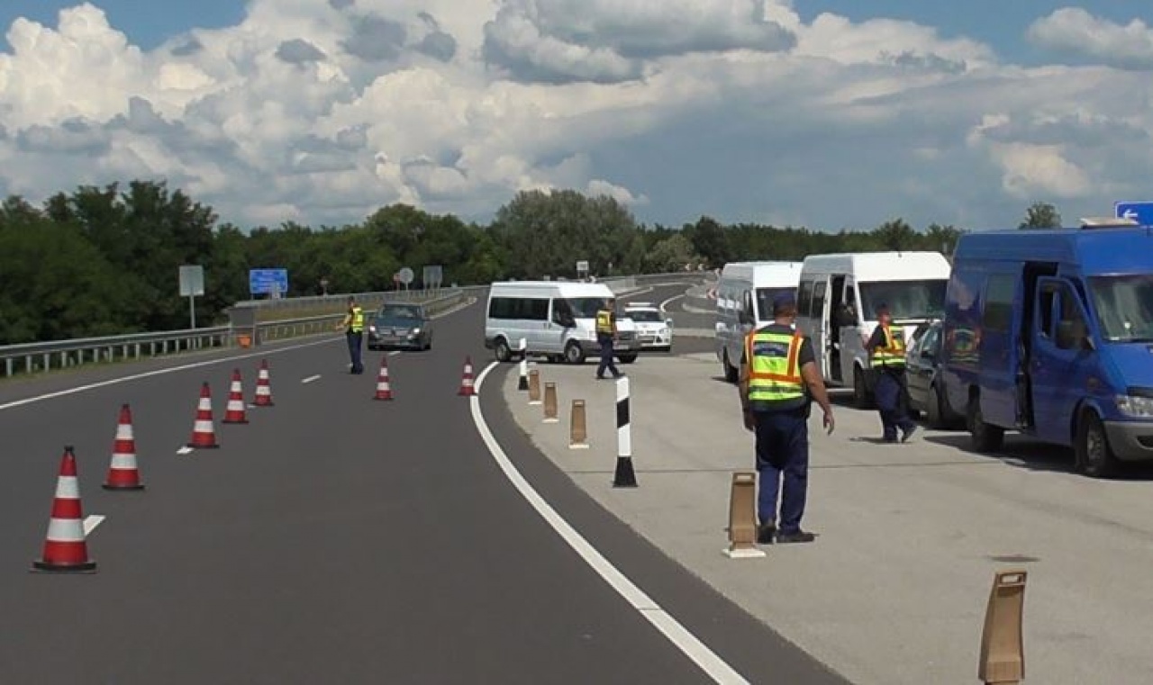 Közlekedésbiztonsági ellenőrzés az M3-ason