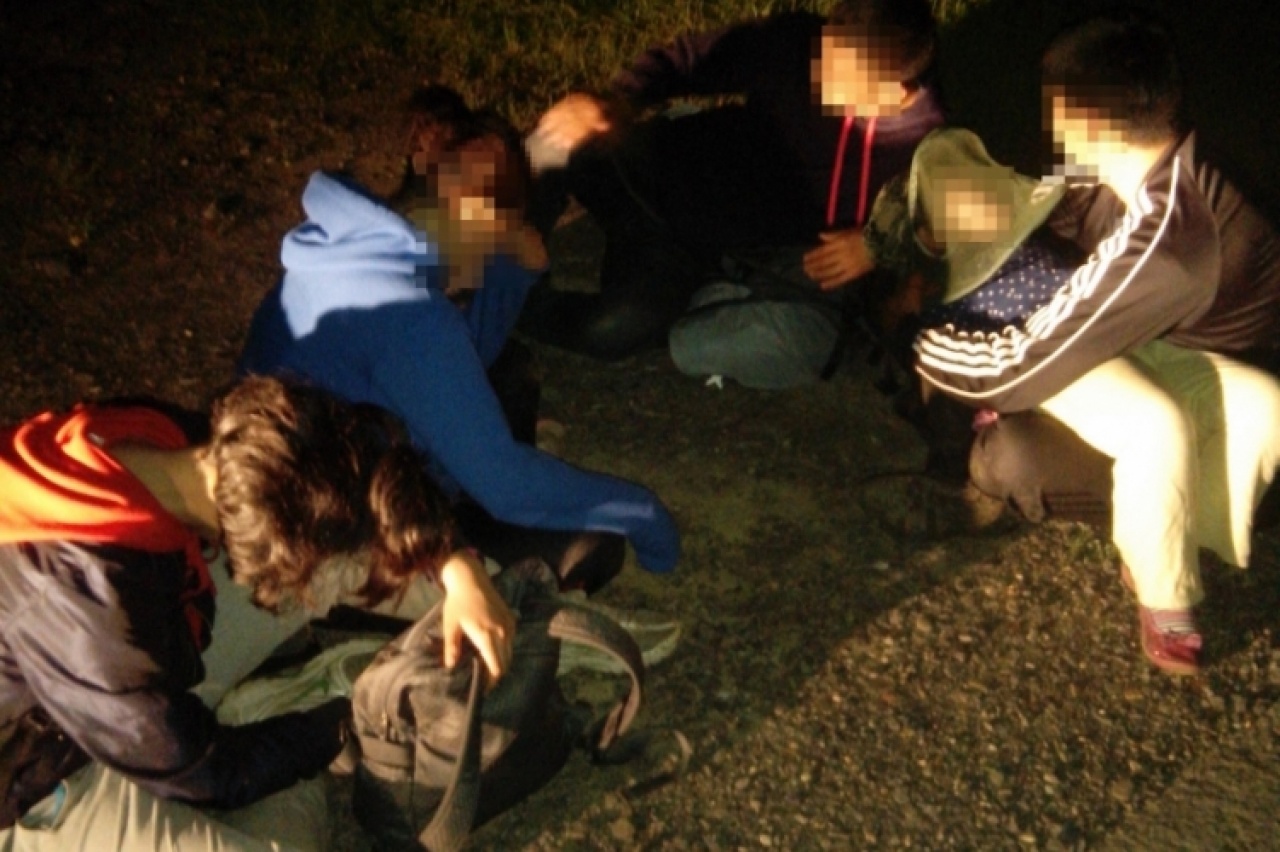 Mongol határsértők elfogása – Három felnőttet és két gyermeket tartóztattak fel