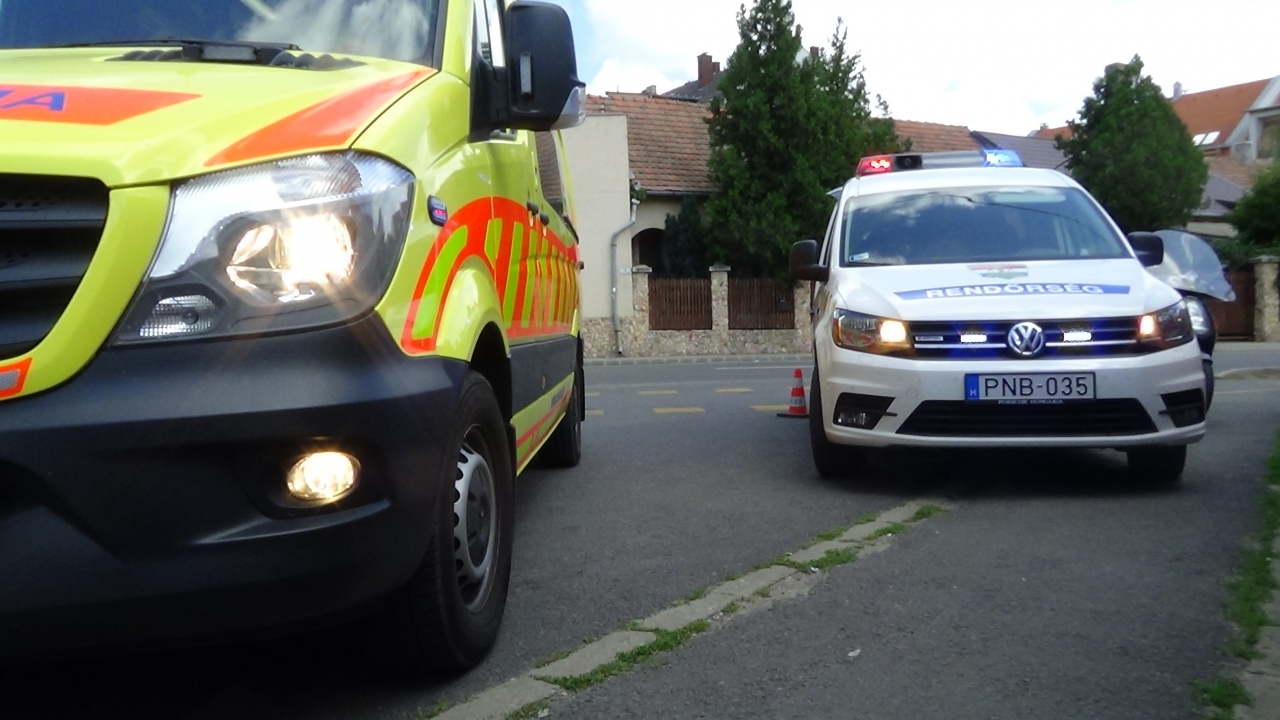 Kórházban a kerékpáros – Elgázoltak egy biciklivel közlekedő nőt a Kígyó utcán