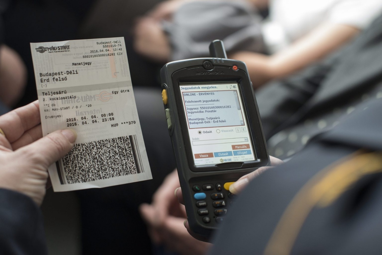 Már mobilról is könnyen vehetünk vonatjegyet