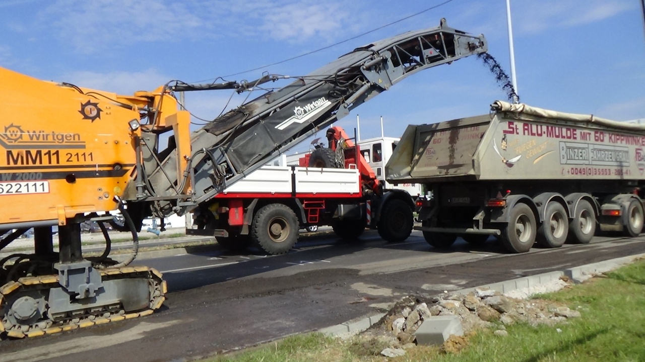 Megkezdődtek a munkálatok a Mező utcán – Forgalomkorlátozás az aszfaltmarás idején