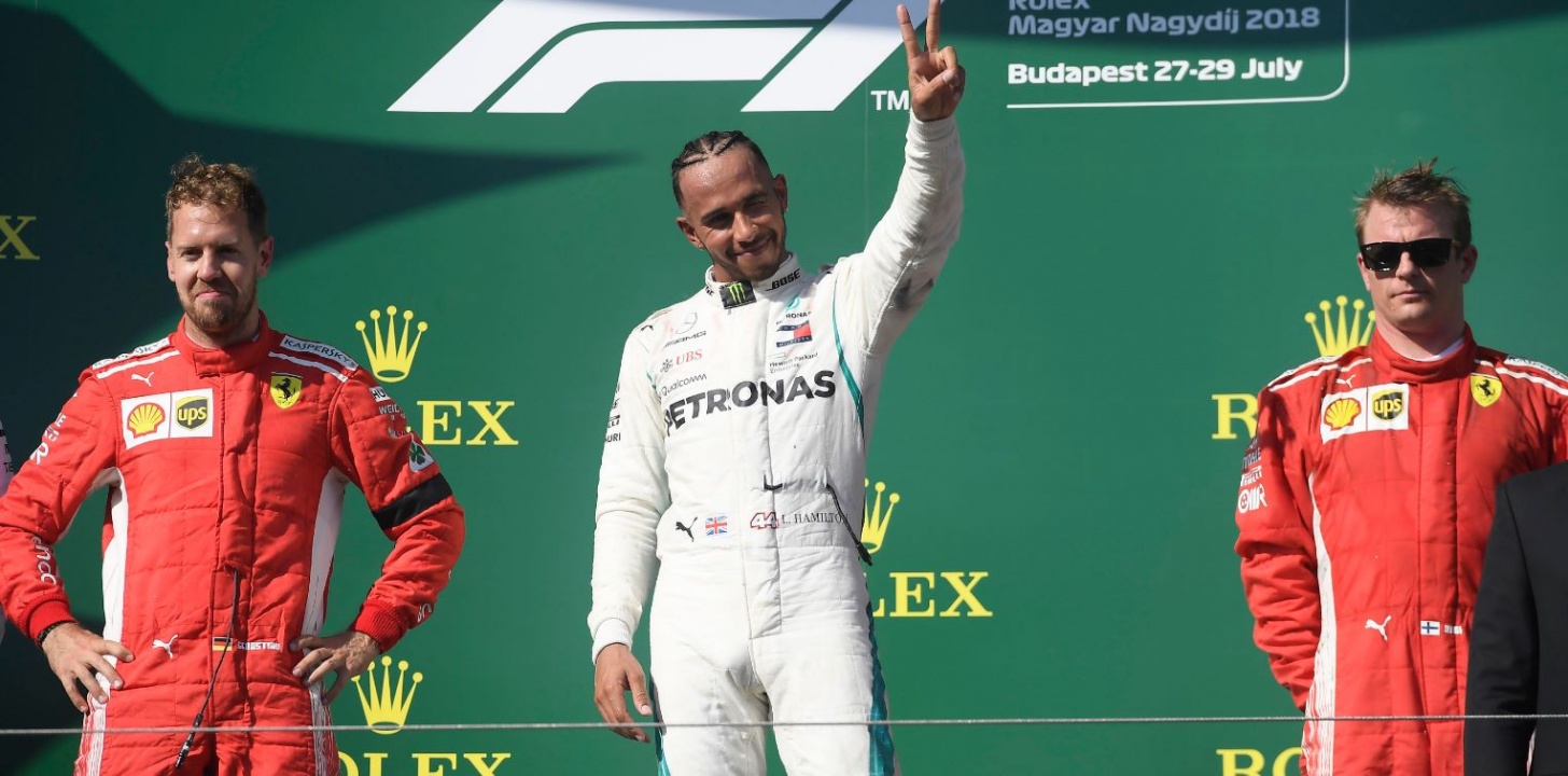 Hamilton győzött és növelte előnyét