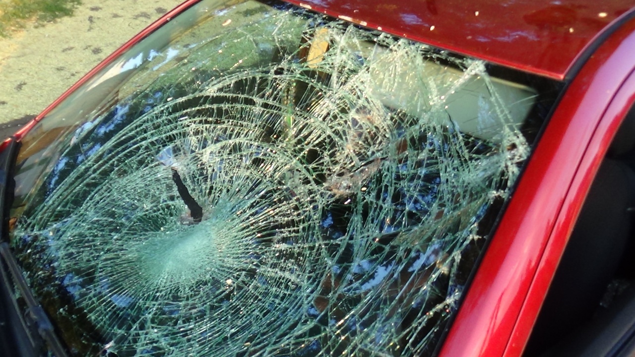 Család utcai gázolás: súlyos sérülésekkel szállították kórházba a zebrán elsodort férfit