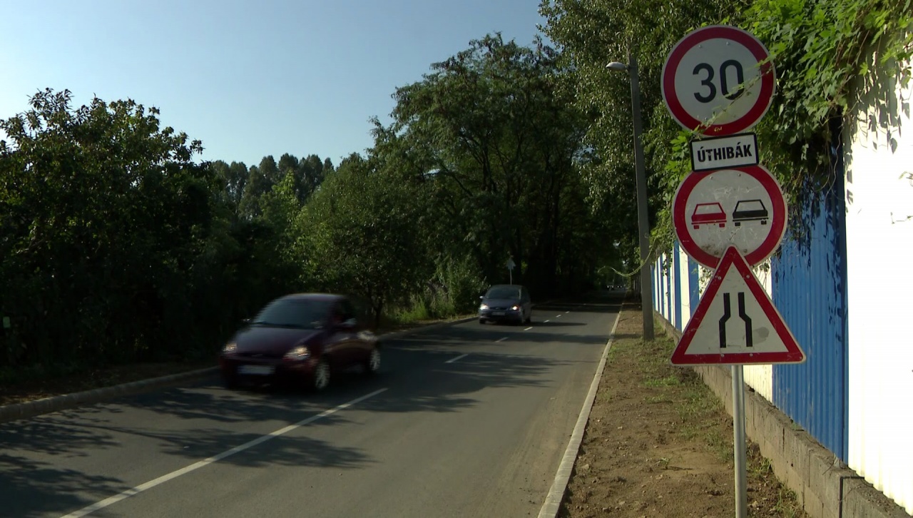 Egyre több a megújuló vagy újonnan épülő aszfaltos út, új helyszíneken kezdődnek munkák