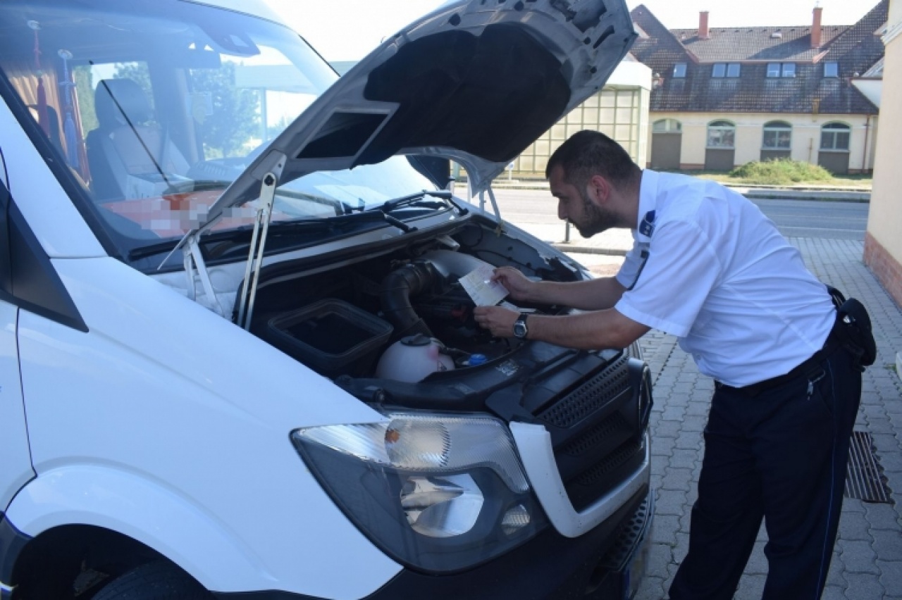 Már keresték! – Körözött kisbusz a csengersimai határátkelőhelyen